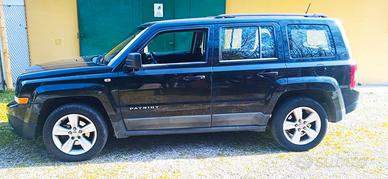 Jeep Patriot 4WD SPORT con gancio traino