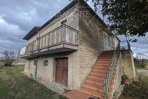 Casa indipendente su due livelli con terreno