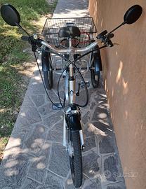 TRE RUOTE ELETTRICO A PEDALATA ASSISTITA