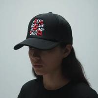 Cappello Trucker Nero Y2K con Ricamo Lips & Letter