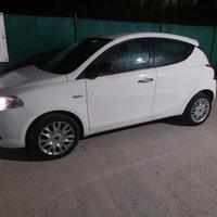 lancia ipsilon tenuta benissimo ok neopatentati 