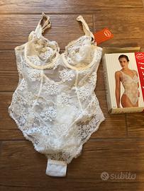 Body intimo bianco
