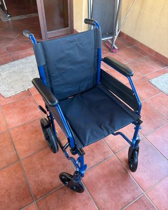 Sedia a rotelle pieghevole con pedali