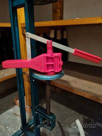 macchina per tappare MONDIAL a leva