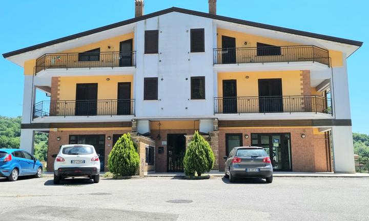 Trilocale con terrazzo e box auto