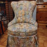 poltroncina francese anni 40 con motivi floreali