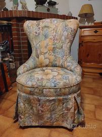 poltroncina francese anni 40 con motivi floreali