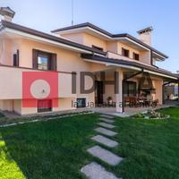 PORZIONE BIFAMILIARE CON GIARDINO RIF. FGS11