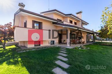 PORZIONE BIFAMILIARE CON GIARDINO RIF. FGS11