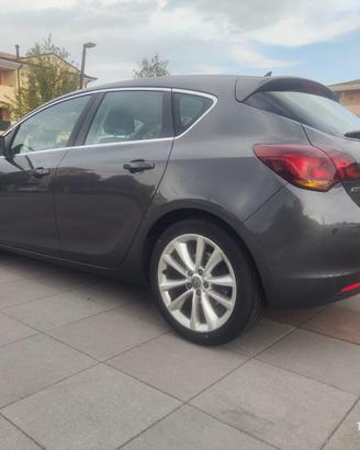 Diesel arrogante = Astra J 1.7 ex 110 cv
