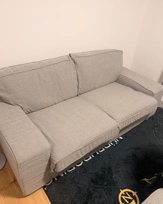 Divano usato pochissimo e comodissimo