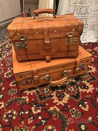 Tris valigie vintage . Vero cuoi - set arredamento