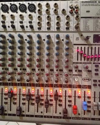 Mixer 18 canali Behringer UB1832FX - PRO