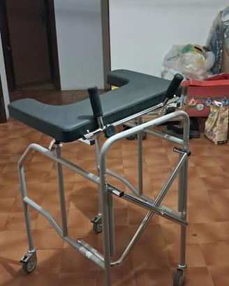 Deambulatore ad appoggio antibrachiale