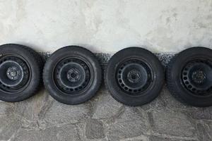 Gomme da neve 185/60 r15