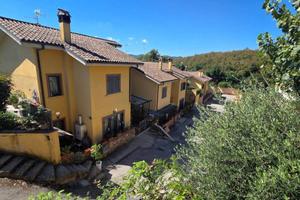 Villa di 150 m² con 5 locali e box auto a Labico