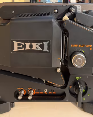 Proiettore 16mm EIKI Super Slot Load
