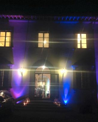Villa per feste con grande sala e piscina