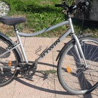 Bici da donna Btwin con cestino