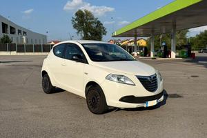 Lancia y