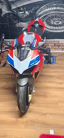 Ducati Panigale V4 S corse