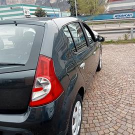 Dacia Sandero 1.4 benzina gpl