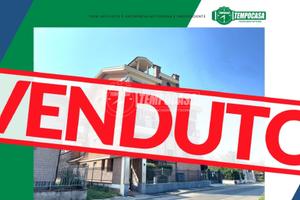 LUMINOSO TRILOCALE IN CONTESTO SIGNORILE SENZA BAR