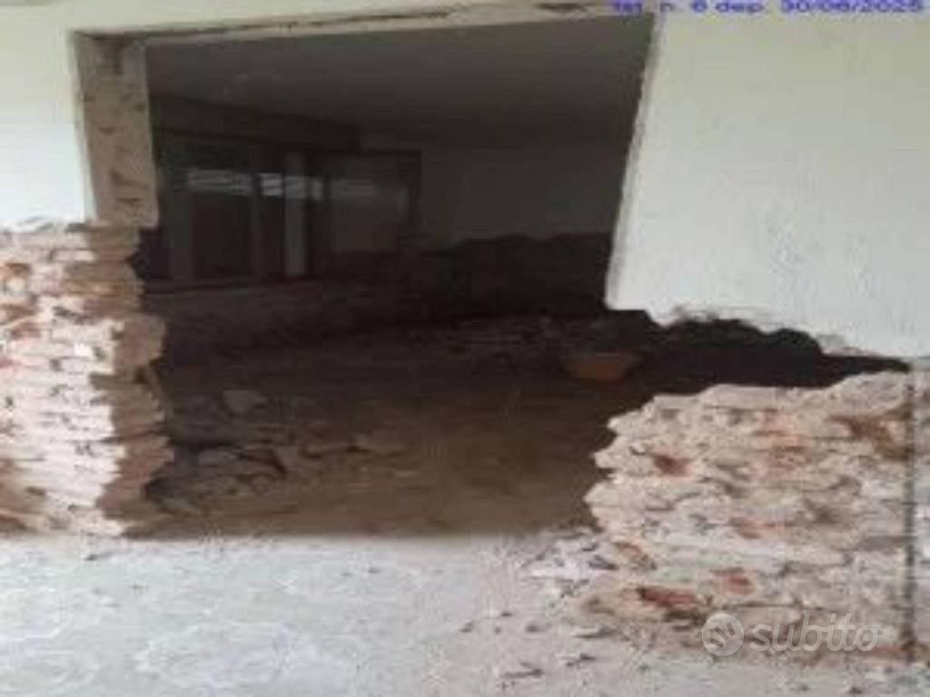 Immobile in asta di 237 m² con più di 5 locali e b - Vista 3