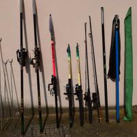 canne da pesca  con accessori vari