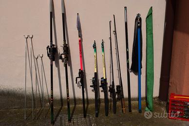 canne da pesca  con accessori vari