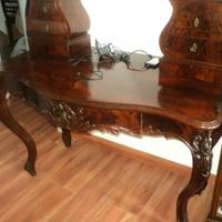 Scrivania con alzatine in piuma di mogano