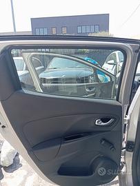 Alzavetro posteriore sx RENAULT CLIO 4 anno 2017