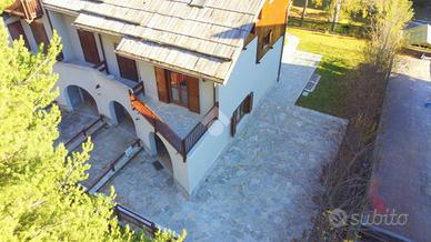 VILLA A SCHIERA A BARDONECCHIA