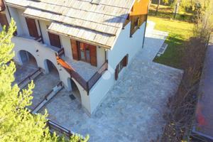 VILLA A SCHIERA A BARDONECCHIA