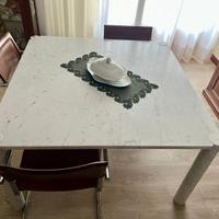 Tavolo marmo bianco Carrara
