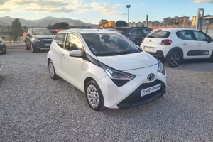 Toyota Aygo Connect 1.0 VVT-i 72 CV 5 porte x-fun 