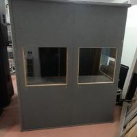 Cabina per traduzione simultanea,regia