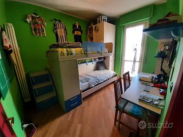 camera bambini con 2 letti a castello