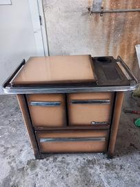 Stufa a legna con cucina