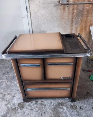 Stufa a legna con cucina