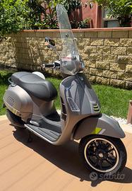 Vespa 300 GTS Supertech