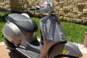 Vespa 300 GTS Supertech