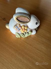 Coniglietto Thun originale sdraiato in ceramica