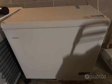 Due congelatori orizzontali commerciali