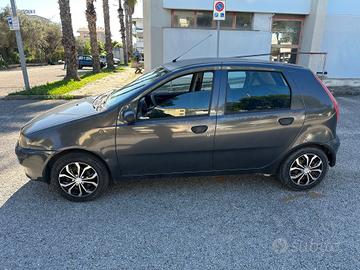 Fiat Punto 1.9 JTD 5 porte neopatentati bluetooth