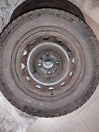 2 Gomme/pneumatici invernali complete di cerchi 