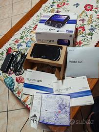 PSP-N1004 PB psp go perfetta completa con giochi