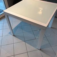 Tavolo in vetro allungabile