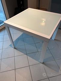 Tavolo in vetro allungabile