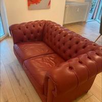 Divano Chesterfield rosso due posti